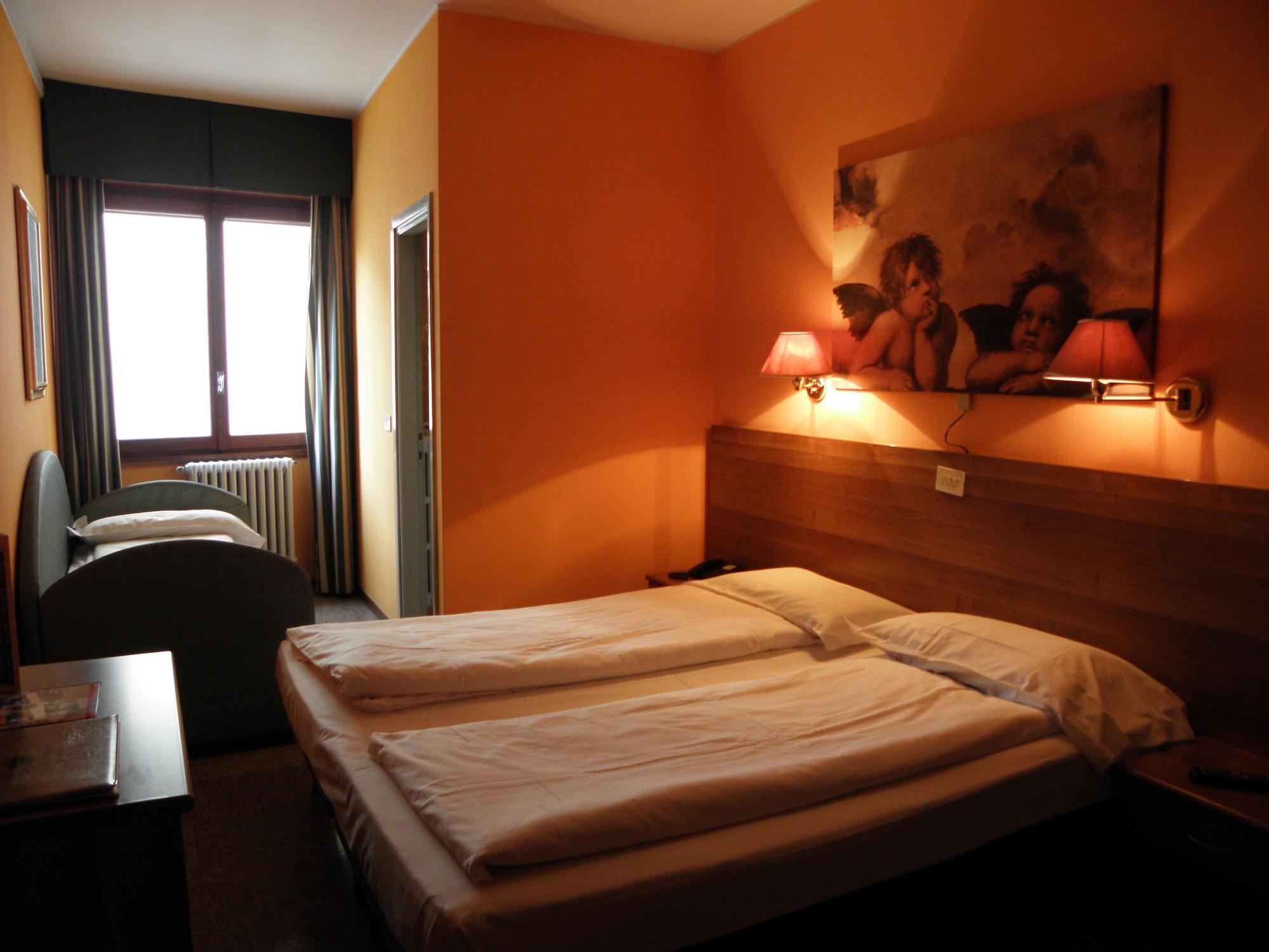 Hotel Corona Tirano Exteriér fotografie