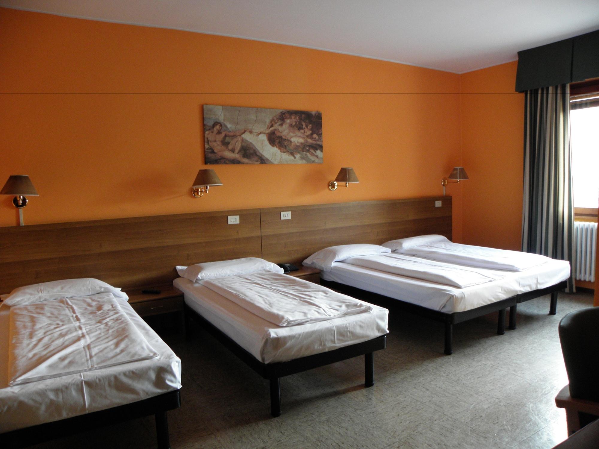 Hotel Corona Tirano Exteriér fotografie