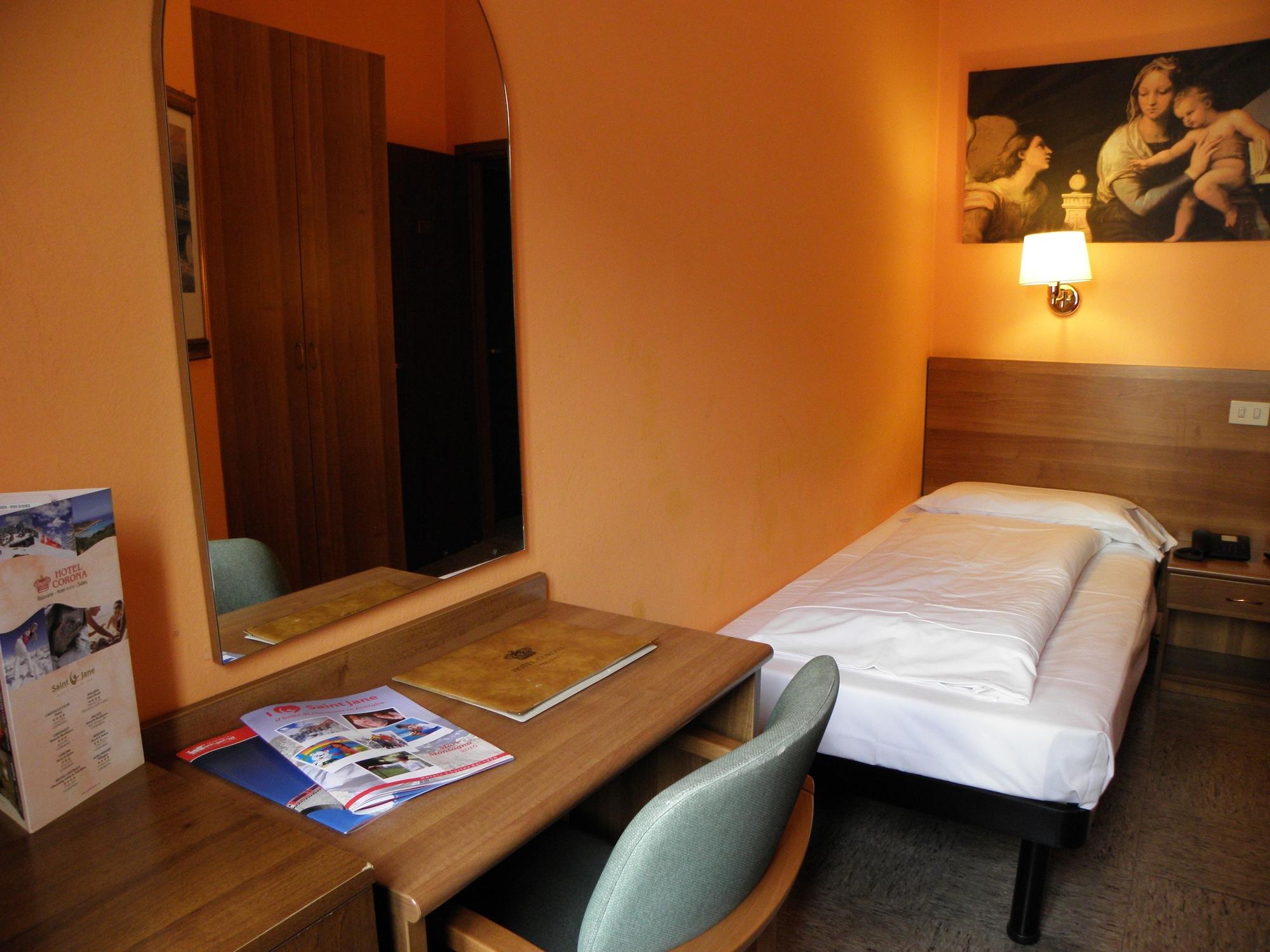 Hotel Corona Tirano Exteriér fotografie
