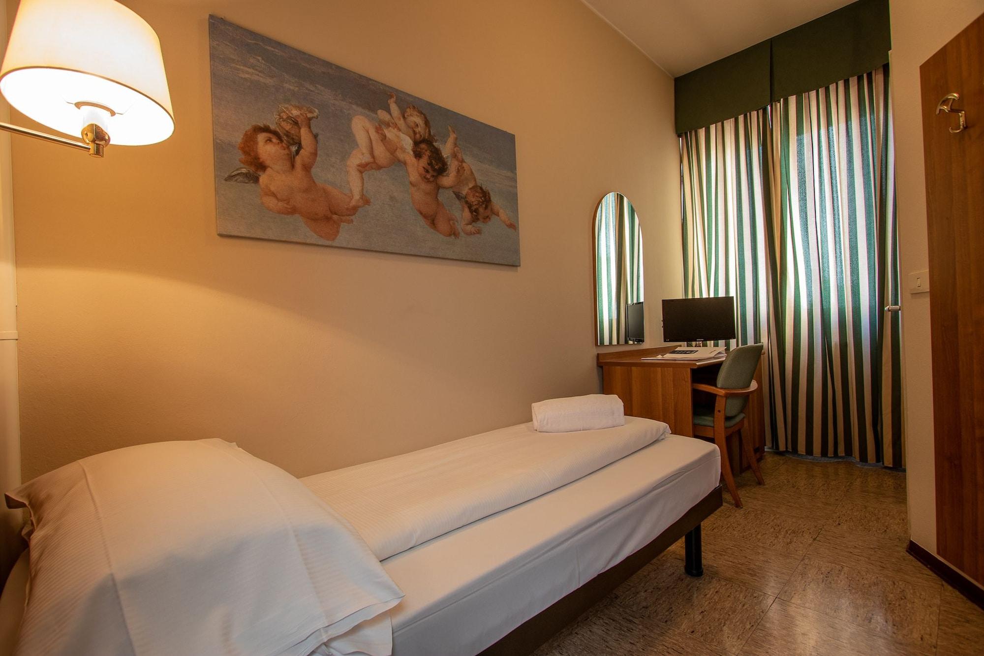 Hotel Corona Tirano Exteriér fotografie