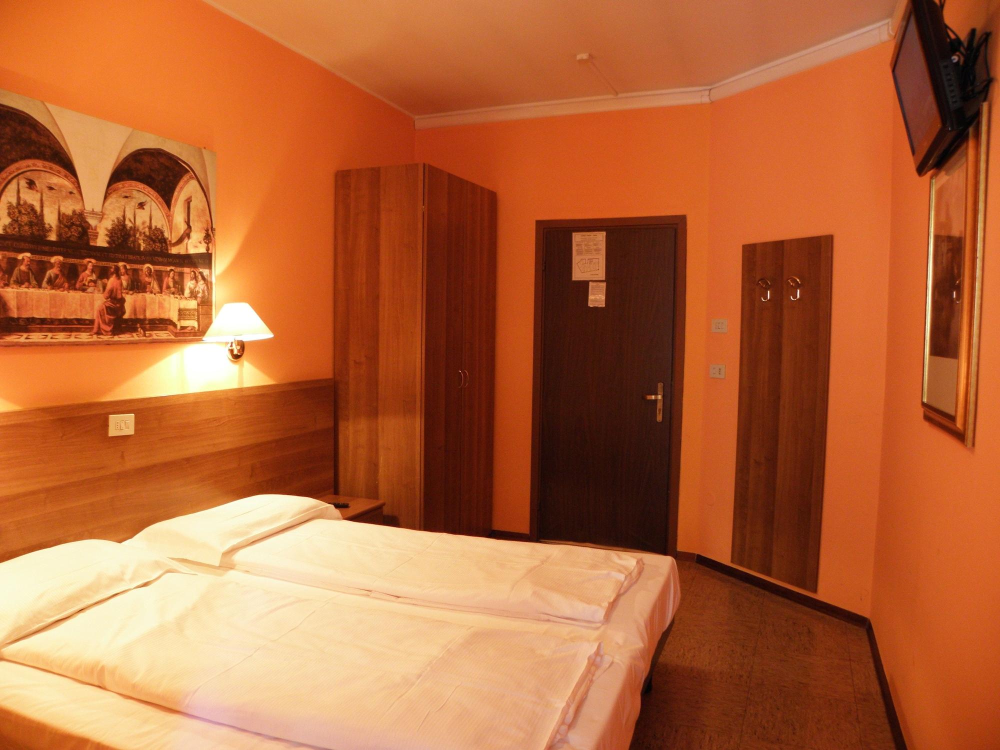 Hotel Corona Tirano Exteriér fotografie