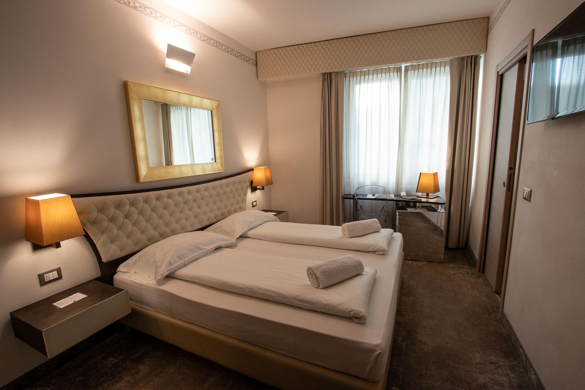 Hotel Corona Tirano Exteriér fotografie