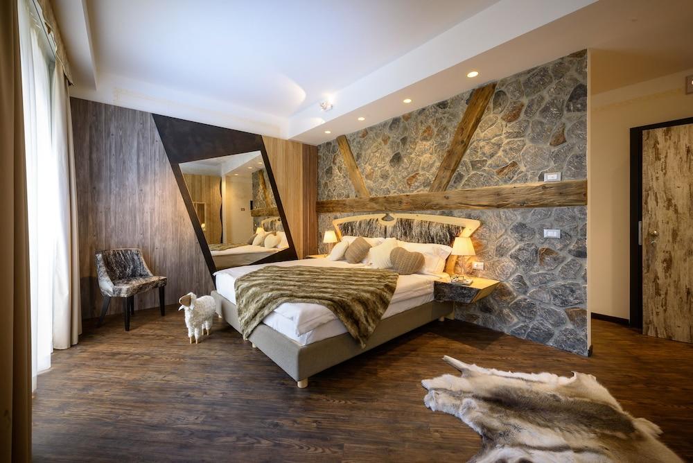Hotel Corona Tirano Exteriér fotografie