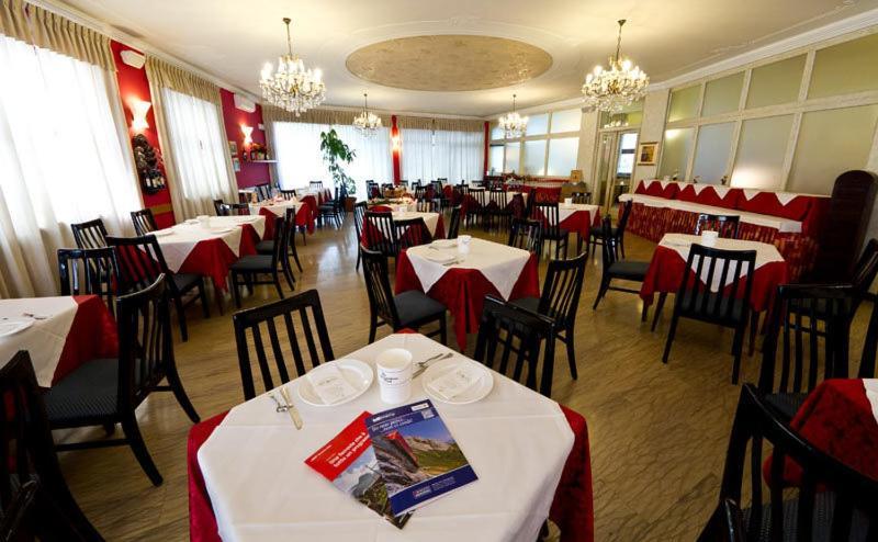 Hotel Corona Tirano Exteriér fotografie