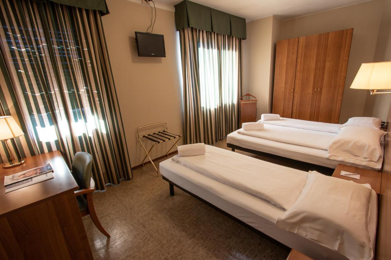 Hotel Corona Tirano Exteriér fotografie