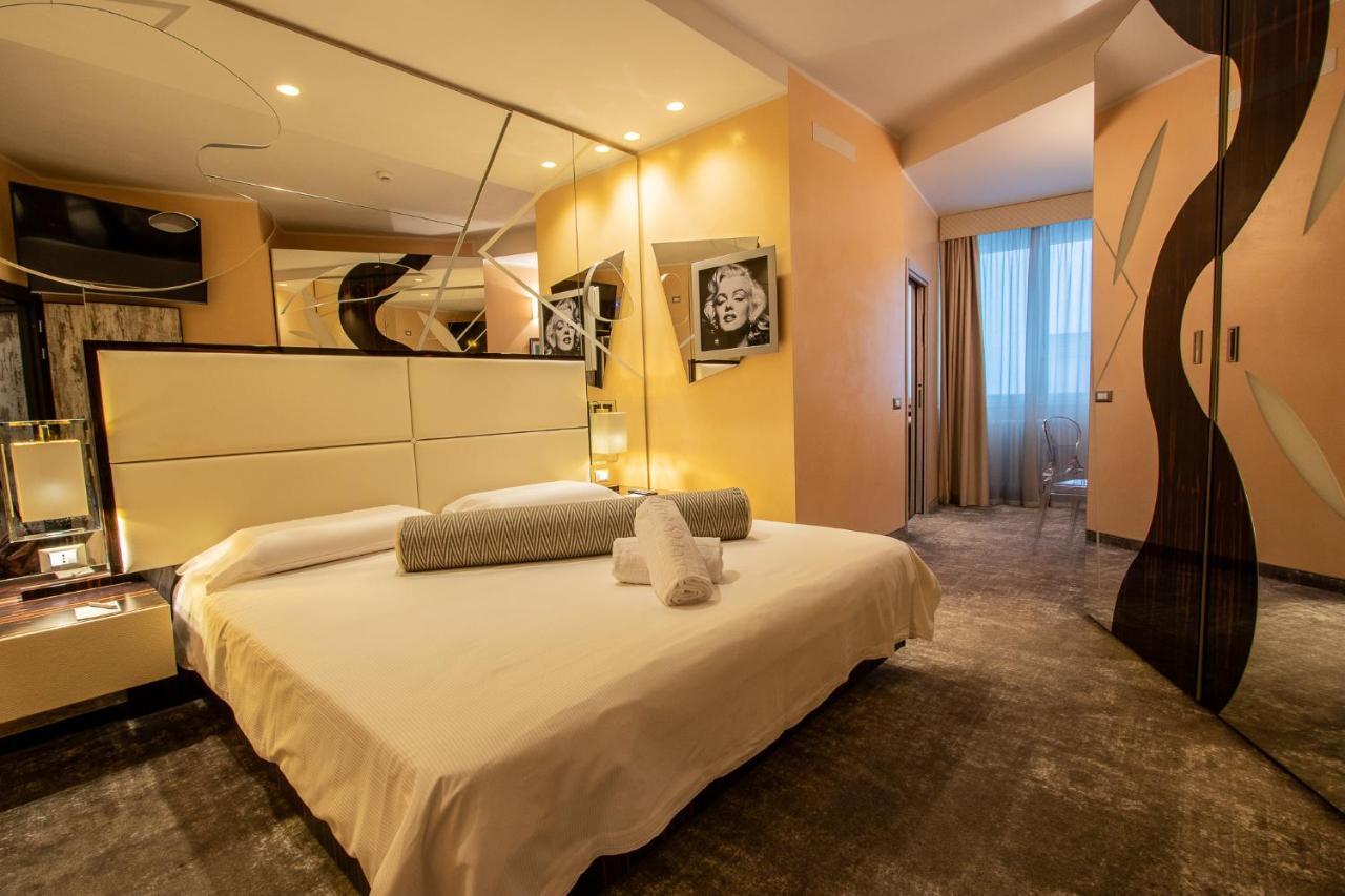 Hotel Corona Tirano Exteriér fotografie